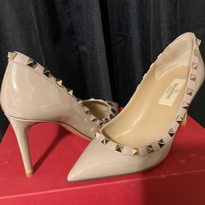 Nude Beige Valentino Pumps